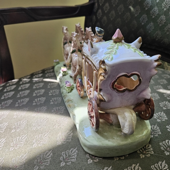 Cinderella and her carriage - Picture 8 of 9